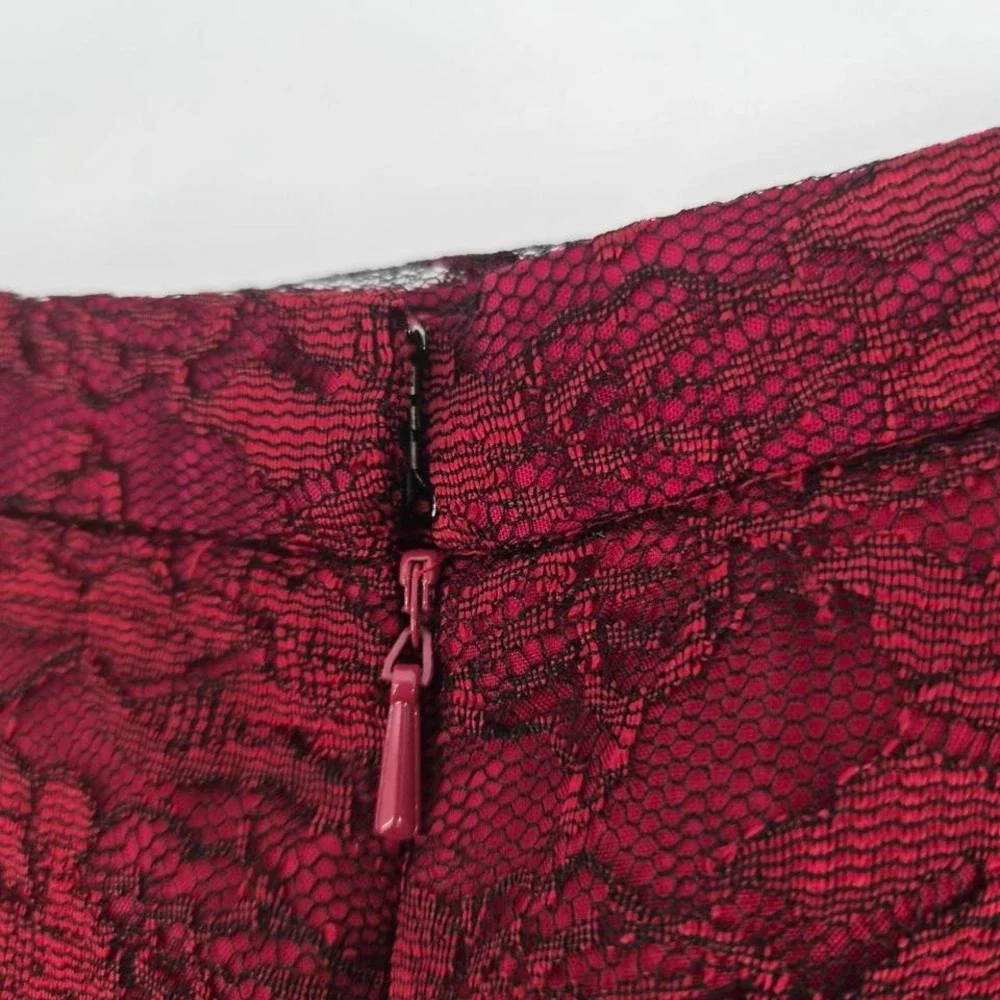 Vintage Worthington red lace midi skirt with zipper closure. Size:‎ 10
